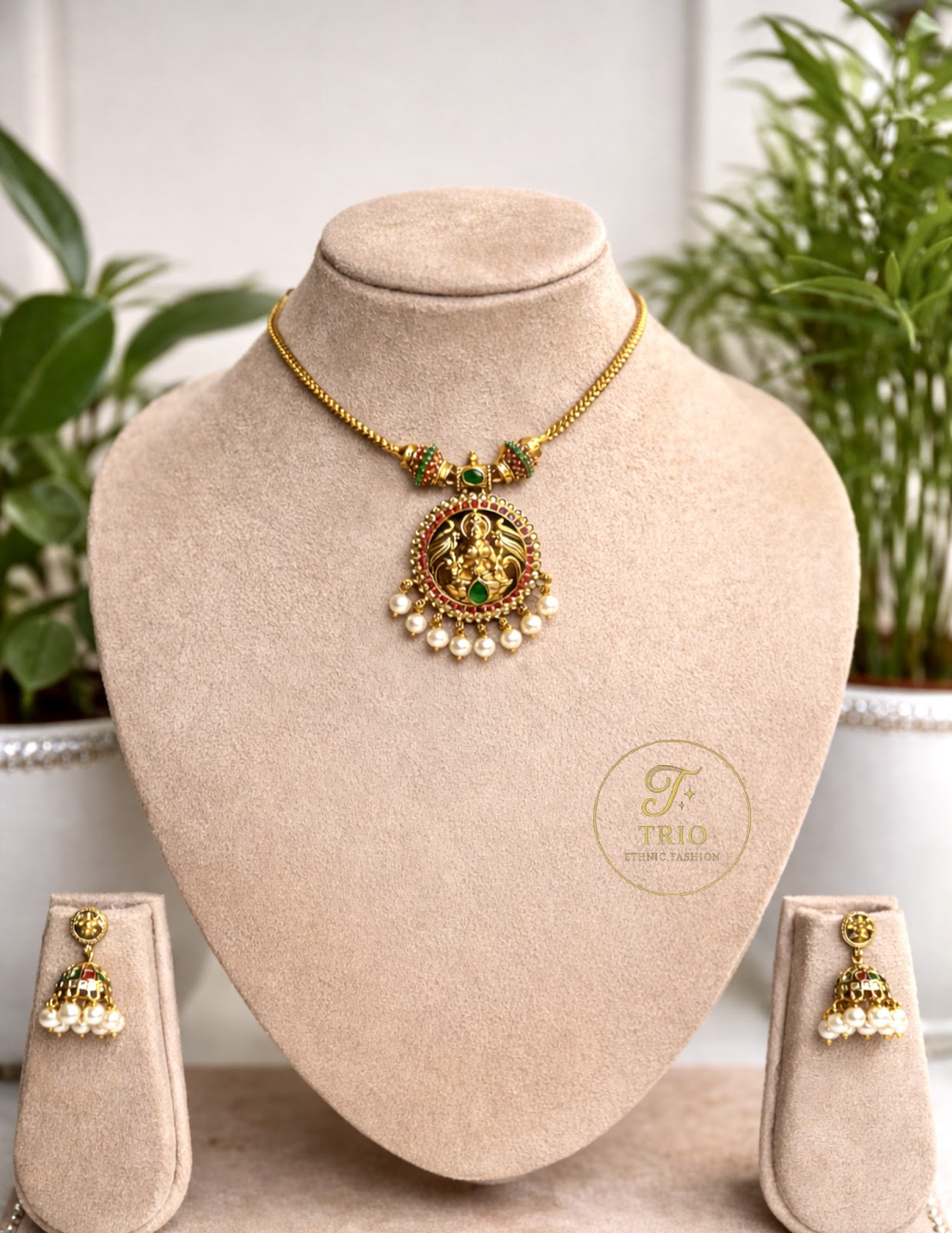 Lakshmi Pearl Necklace Set