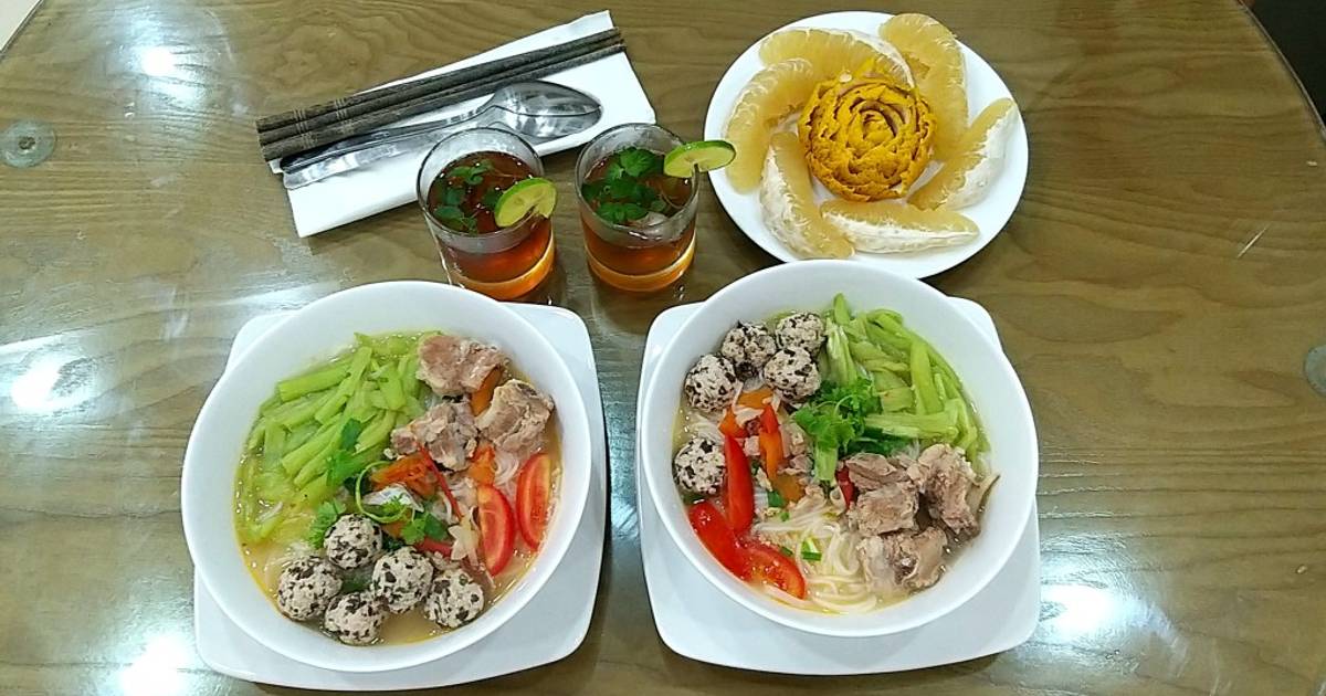 Bún sườn thịt viên dọc mùng