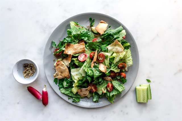 Salad Rau Quả Và Bánh Mì Nướng