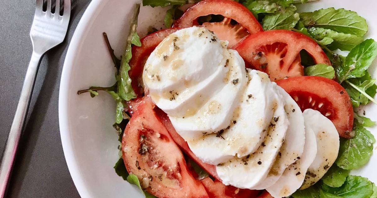 💚 Salad Cải Rockett, Cà Chua & Phô Mai Mozzarella Tươi (Vegetarian)