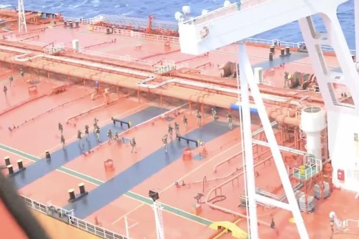 Video Thủy quân Lục chiến Mỹ rầm rập lên siêu tàu chở dầu thô M/T Tifani liên hệ với Iran - Báo Tin Tức TTXVN