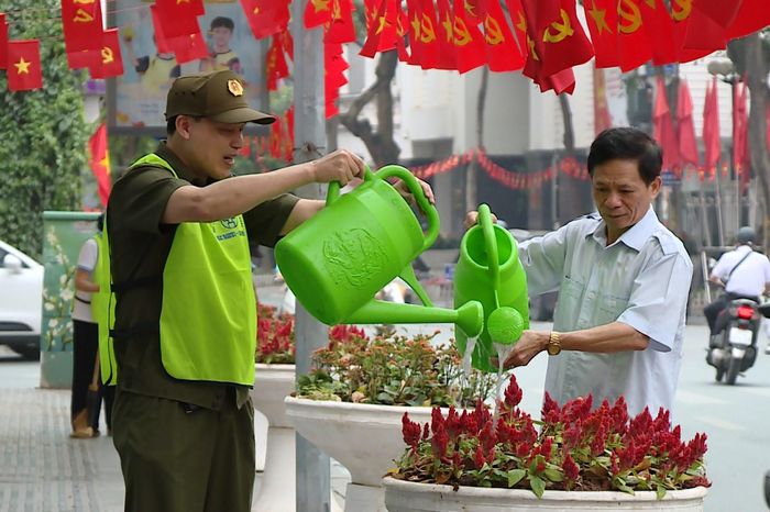 Sức sống mới trên những con đường hoa tại phường Hai Bà Trưng - Đài Phát thanh và truyền hình Hà Nội