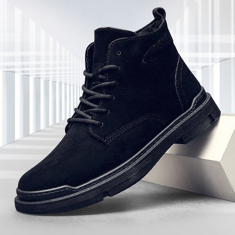 Sturdy men's boots in British style, slip-resistant