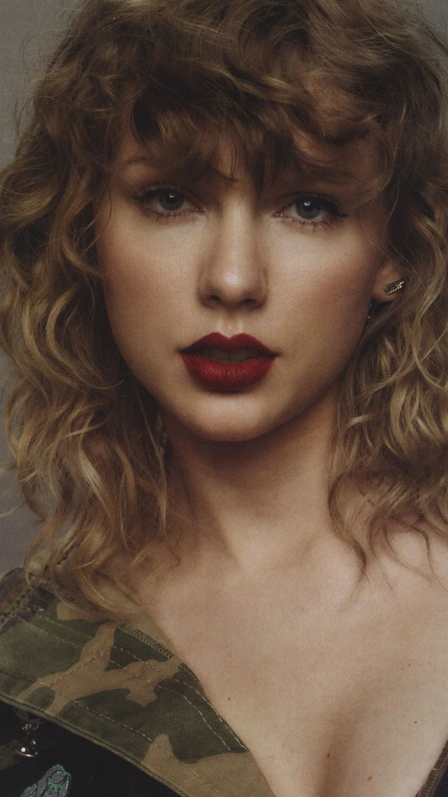 Taylor Swift 4K iPhone Wallpaper Background [2160x3840] Free Download