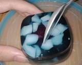 Đổ nước như trên đã pha vào nồi đun sôi vừa lửa ngoáy cho đến khi sệt rồi đổ ra khuôn. Sau khi nguội ăn trực tiếp hoặc bảo quản tủ lạnh ngăn mát tùy ý