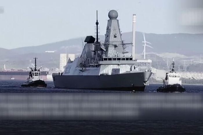 Anh triển khai tàu chiến đến eo biển Hormuz - Báo An Giang