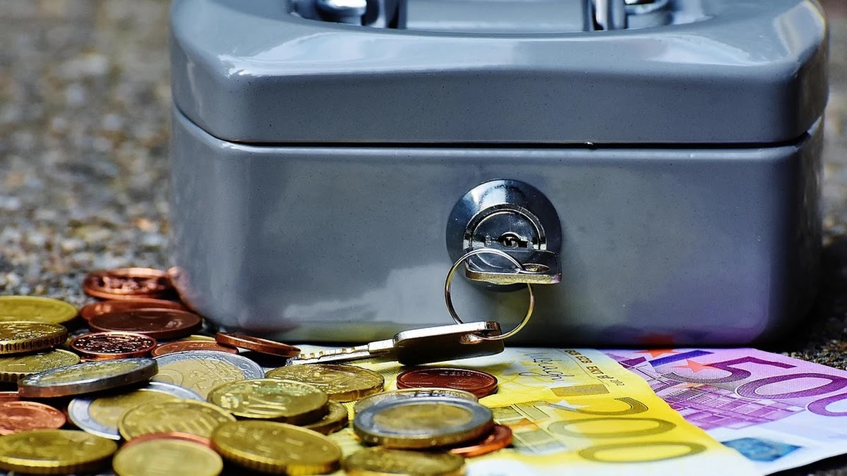 해외 ETF 환헤지 상품과 환노출 상품의 구조 및 투자 전략 비교