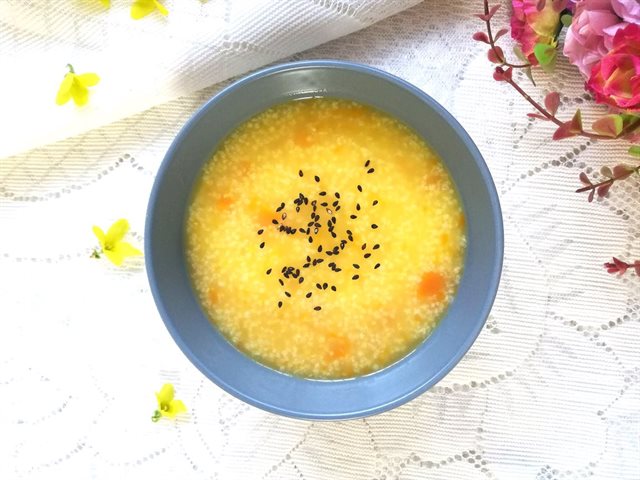 Cháo Bí Đỏ Hạt Kê Cho Bé