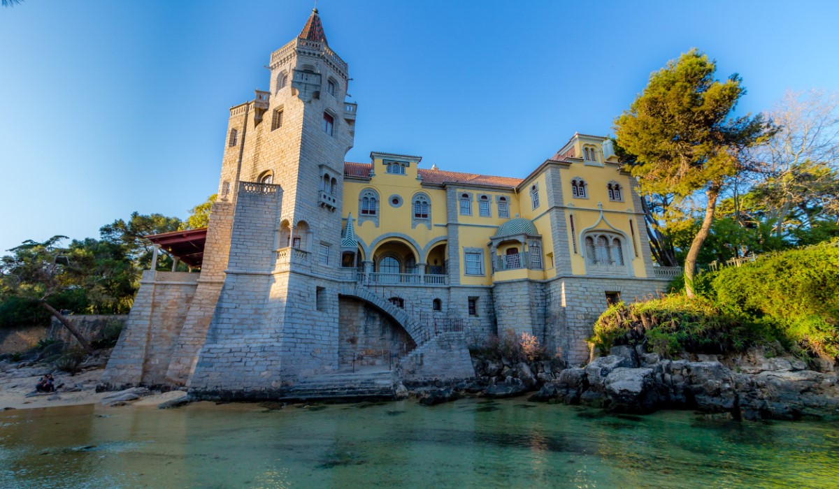 A Day of Enchantment: Lisbon & Sintra's Romantic Peaks