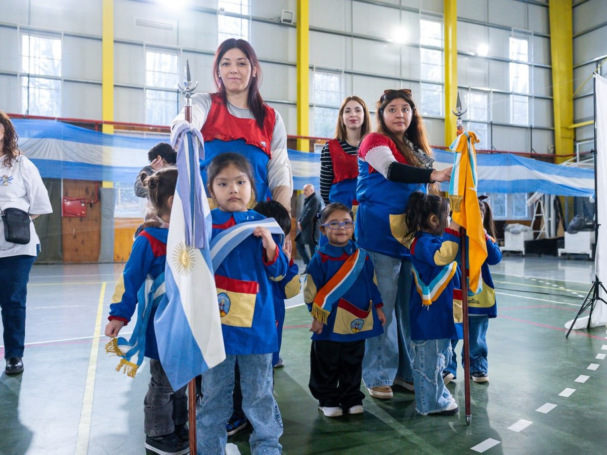 Se llevó a cabo en ushuaia el acto central por el 210° aniversario de la declaración de la independencia argentina