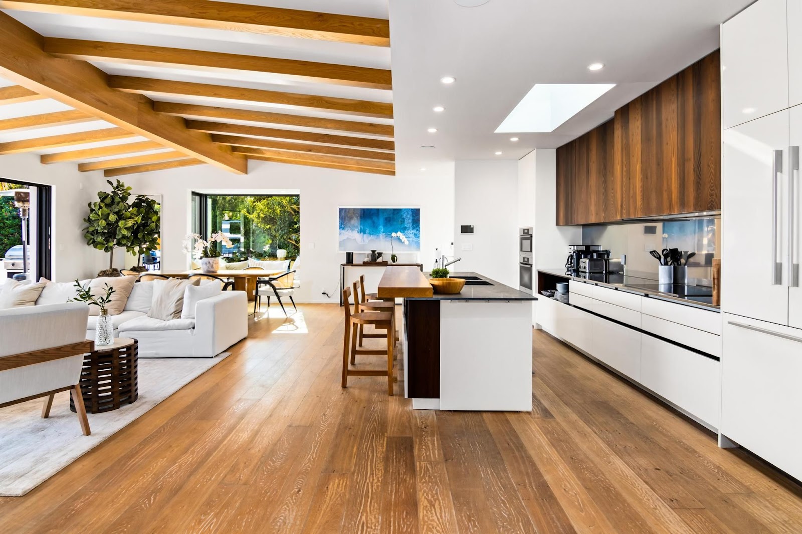 Malibu, California, USA — 3-Bed Villa With Sea Views 2
