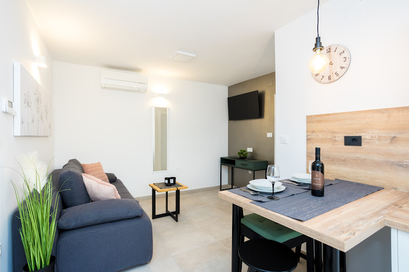 Living room in Apartment 5.