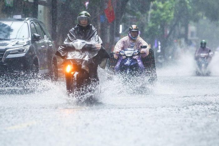 Thời tiết Hà Nội 10 ngày tới: Mưa dông trở lại cuối kỳ nghỉ 30/4-1/5 - Báo VTC News
