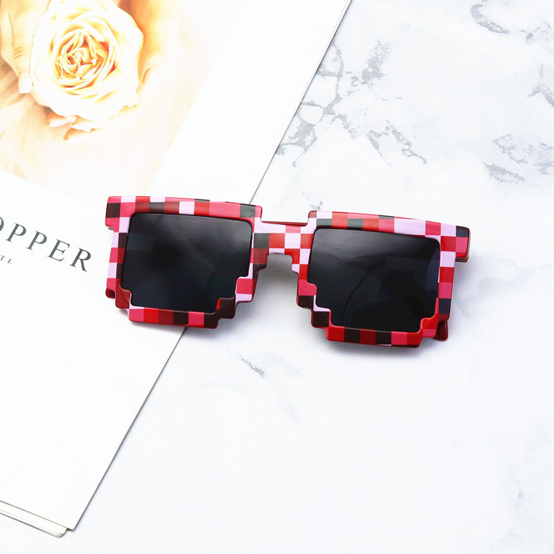 Pixelbrille mit geometrischem Muster