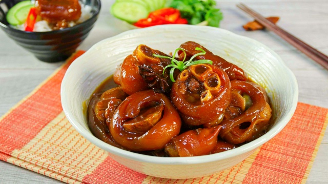 Chân Giò Hầm Coca