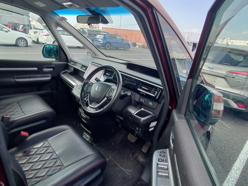 Honda Step Wagon Spada