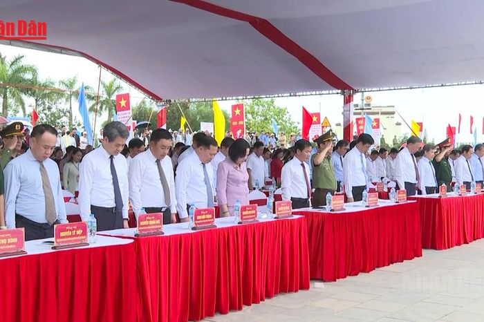 [Video] Tổng Bí thư, Chủ tịch nước Tô Lâm dự Lễ Thượng cờ Thống nhất non sông - Báo Nhân Dân