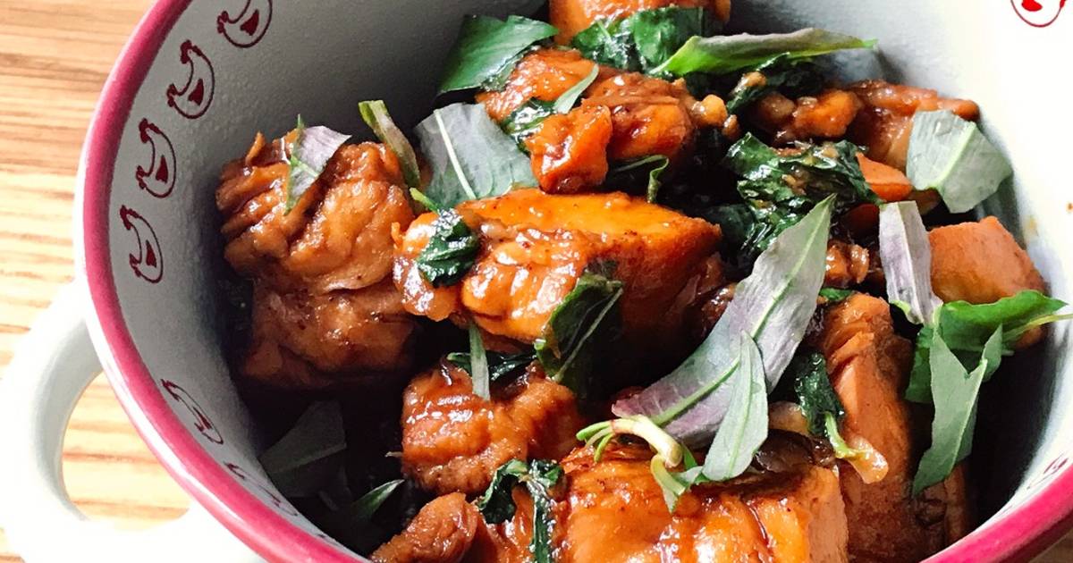 Thịt Gà Kho Rau Răm