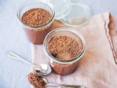 Thưởng thức ngay thôi nào, bạn có thể trang trí thêm 1 ít chocolate bào nữa nha. Chocolate mousse đậm vị chocolate đen nhưng không hề đắng ngắt, vô cùng hấp dẫn, đặc biệt với các tín đồ chocolate!