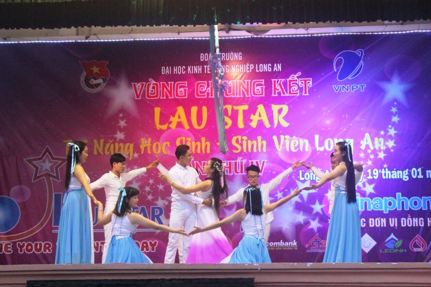 Tiết mục múa của thí sinh Trần Thị Tuyết Trang