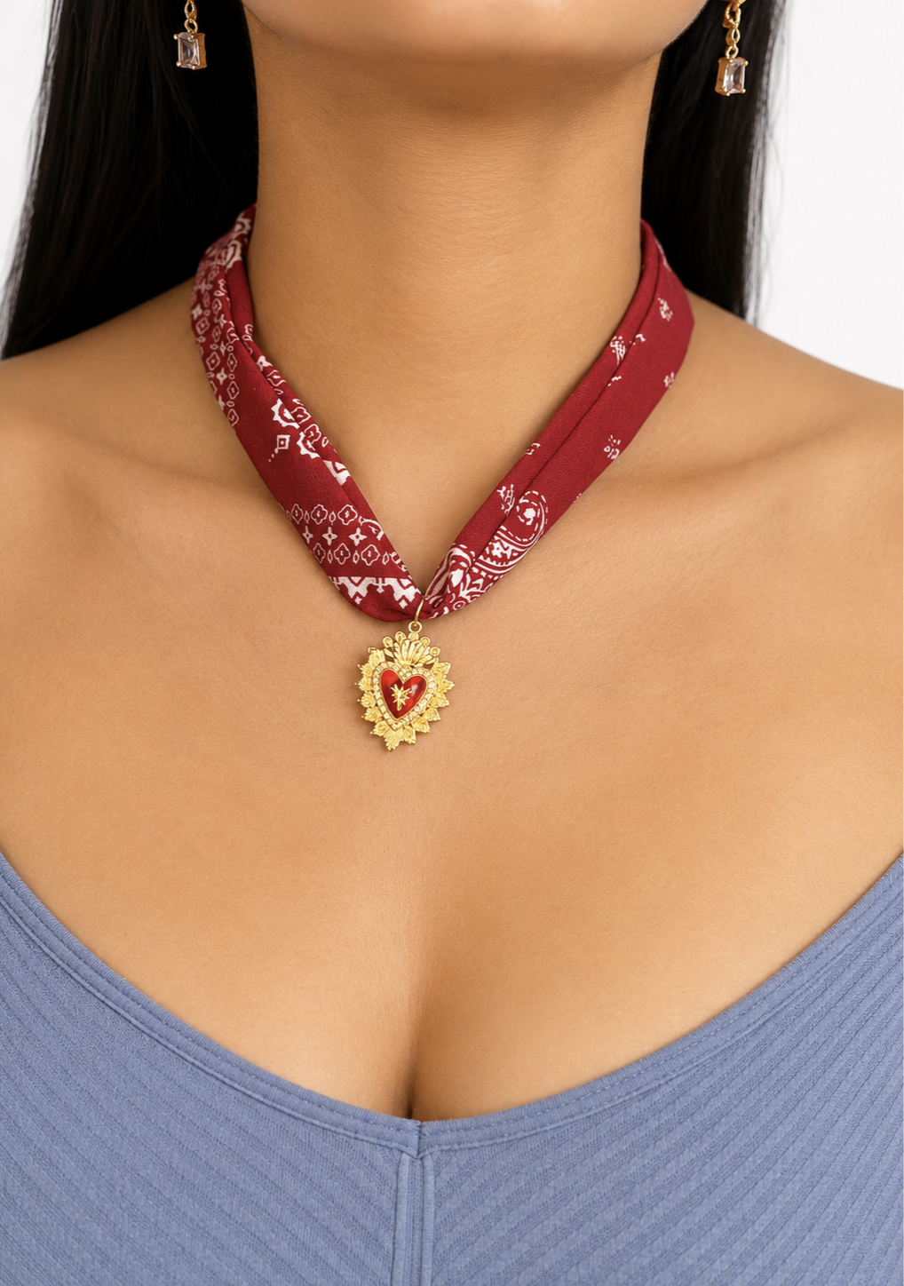 Gargantilla De Pañuelo Rojo Con Dije Sagrado Corazón