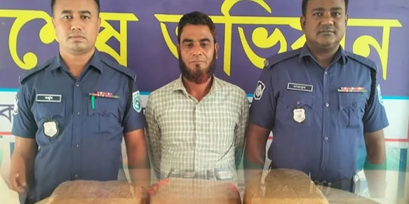 লালমনিরহাটে পুলিশের জালে কুখ্যাত মাদক কারবারি: ১৫ কেজি গাঁজাসহ আটক