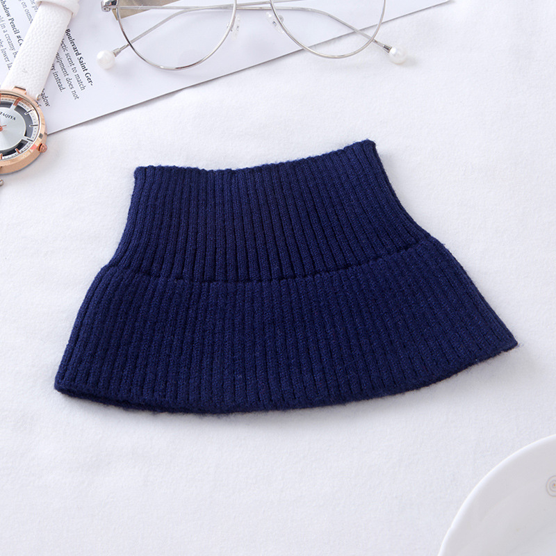 Warm neck warmer with stand-up collar