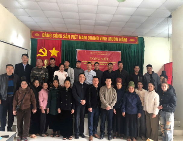 Hội nghị tổng kết Mô hình canh tác cà phê cho hộ nghèo, cận nghèo, mới thoát nghèo tại xã Chiềng La, tỉnh Sơn La của Trung tâm Nghiên cứu khoa học và Chuyển giao công nghệ - Trường Đại học Tây Bắc