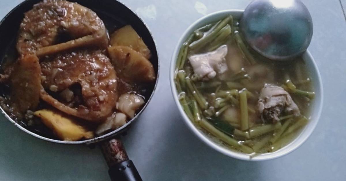 Cá trê kho thơm kèm canh chua rau muống nấu cổ gà