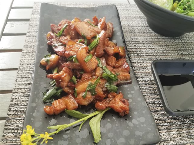 Thịt Heo Cháy Cạnh Hành Thơm