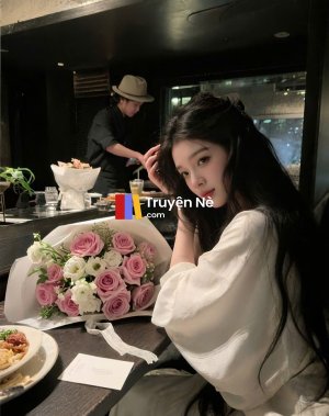 Bí Mật Sau Cánh Cửa