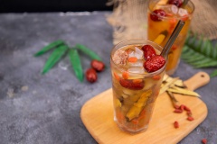 Trà Lipton cam thảo có thể dùng đá giúp giải nhiệt và thanh lọc cơ thể hoặc dùng nóng tùy theo sở thích. Cùng Cooky lưu lại công thức món trà hấp dẫn này để tăng cường thêm sức khỏe cho cả nhà mình nhé!