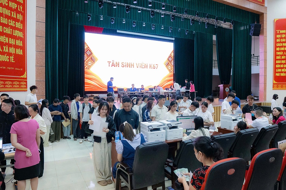 Rộn ràng ngày hội đón tân sinh viên K67 của Trường Đại học Tây Bắc