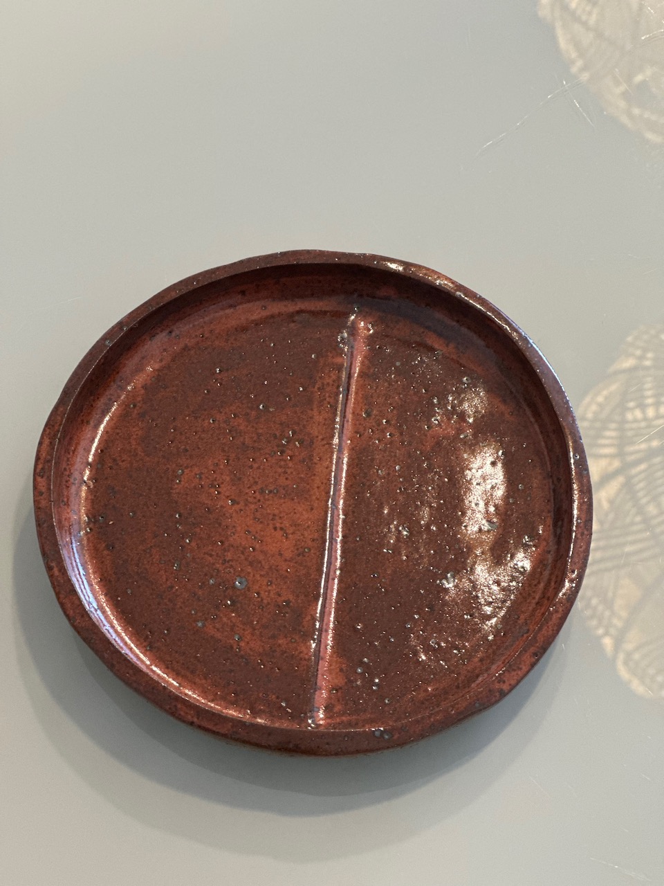 Prato pão azeite cerâmica artesanal 12cm cor creme feito à mão