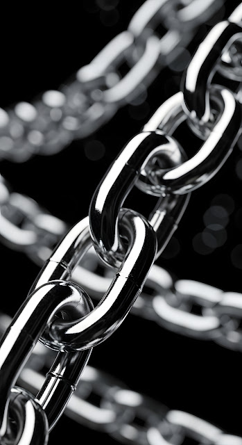 Reflective Chrome Metal Chains Industrial Strength Focus - Free mobile Wallpaper