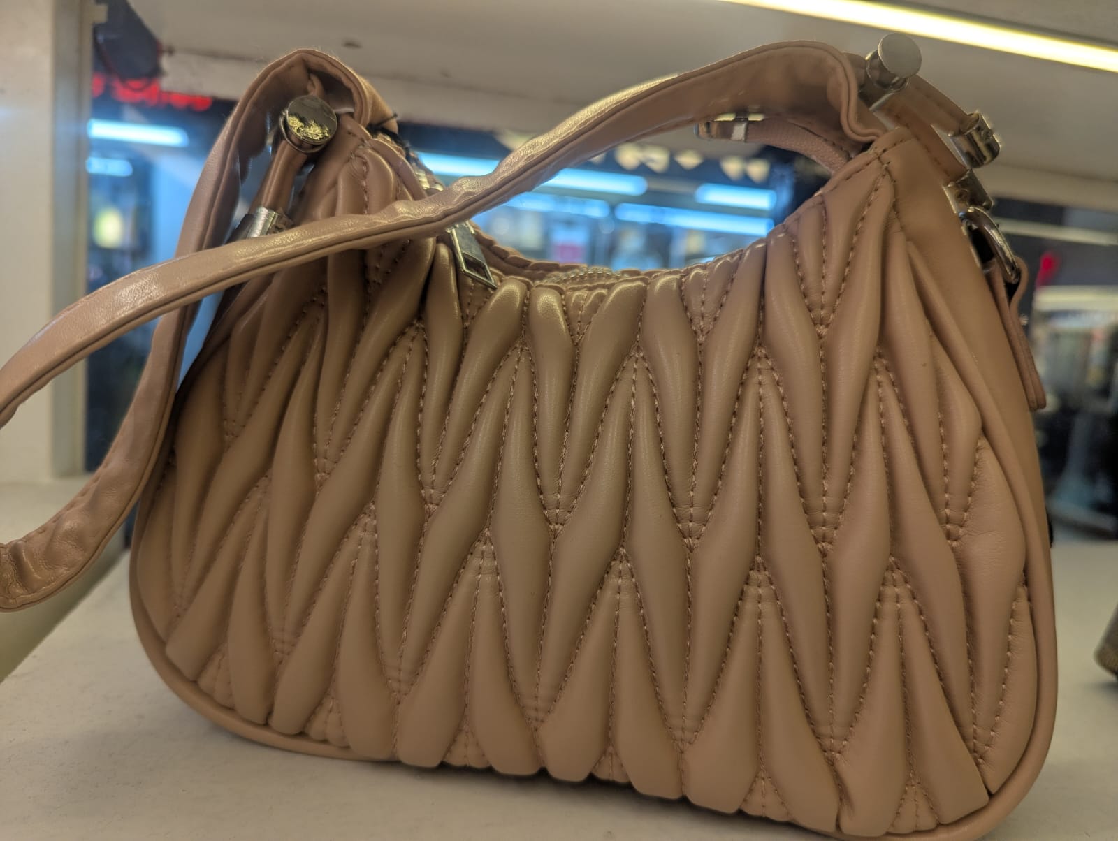 Item 10 - Ladies bag Pink