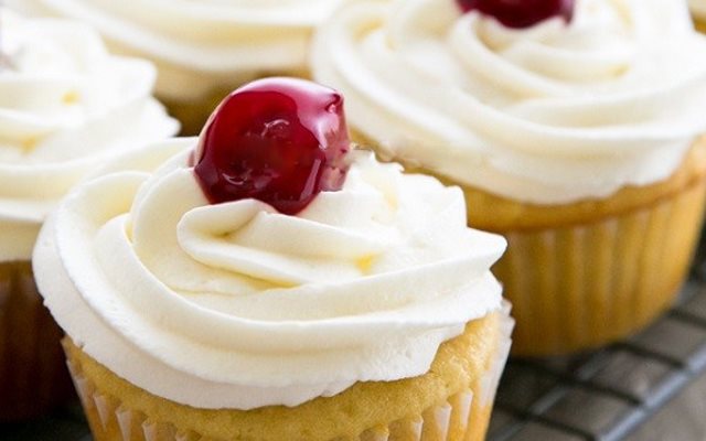 Cupcake Mứt Cherry