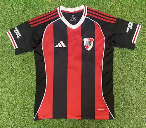 25-26 River Plate Visitante.jpg