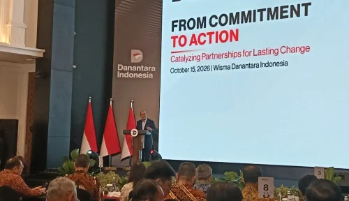 Logo Danantara Indonesia Trust dengan simbol kesehatan dan pendidikan