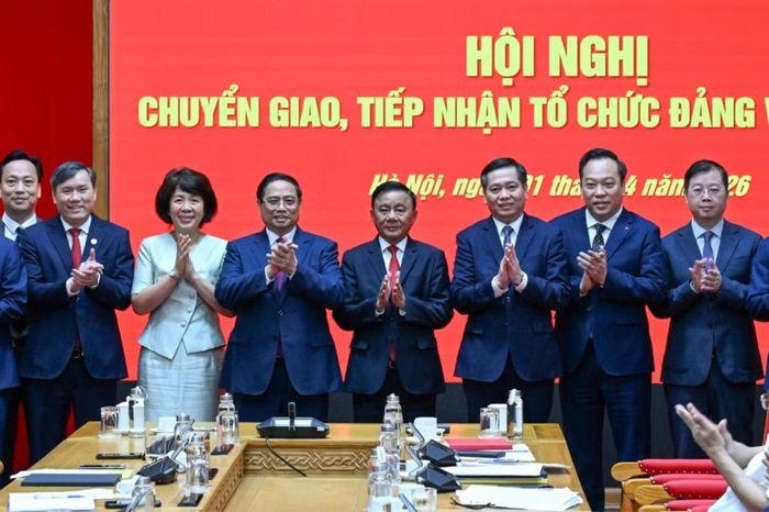 Chuyển giao và tiếp nhận 5 tổ chức Đảng về Đảng ủy các cơ quan Đảng Trung ương - Đài Phát thanh và truyền hình Hà Nội
