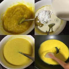 Bí đỏ rửa sạch, bỏ vỏ đem hấp hoặc luộc chín. Đổ bí vào bát, dùng thìa dầm nát rồi cho một chút đường vào trộn đều (nếu bạn ăn ngọt). Đổ bột bắp và sữa bò vào bát, khuấy đều cho các nguyên liệu tan hết và quyện vào nhau. Đặt chảo lên bếp, đổ bột vào đun trong lửa nhỏ. Dùng thìa trộn đều để tránh vón cục.