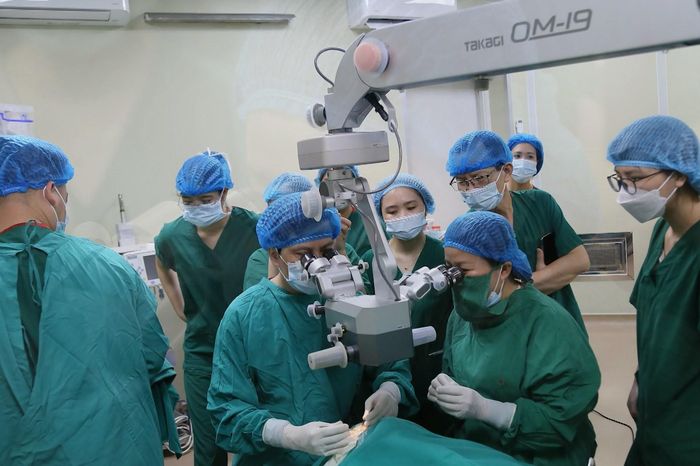 Đem ánh sáng trở lại cho bệnh nhân mắc loạn dưỡng giác mạc bẩm sinh - Đài Phát thanh và truyền hình Hà Nội