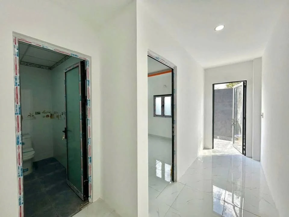 Bán nhà 4x19m, 5 Tầng, Cống Lỡ, Phường Tân Sơn, Quận Tân Bình – ảnh ban công – Ấp Lộc Hậu, Xã Mỹ Lộc, Huyện Cần Giuộc, Long An