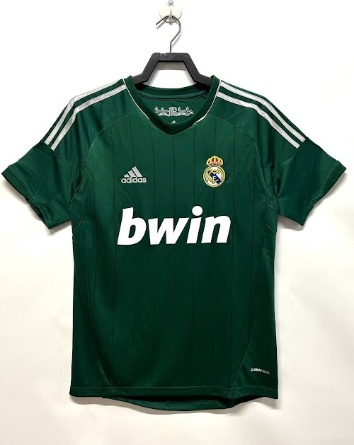 Tercera equipación del Real Madrid 2012-13.jpg