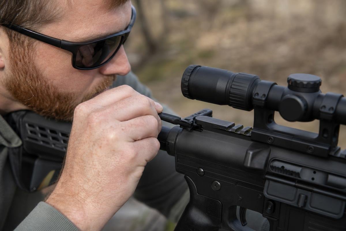 AR-15 charging handle compatibility check with optic and rear sight