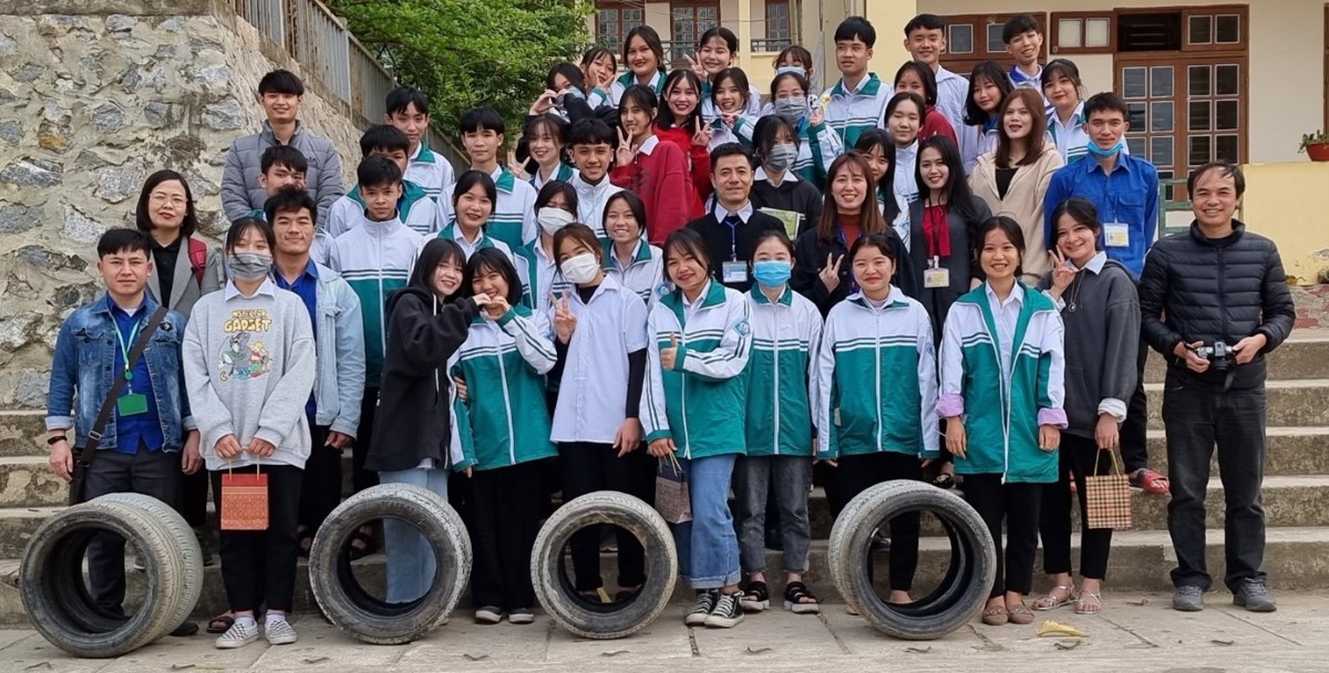 Bộ môn Vật lý, Khoa Khoa học Tự nhiên - Công nghệ phối hợp tổ chức hoạt động dạy học tại Trường THPT Mường Bú, huyện Mường La, tỉnh Sơn La