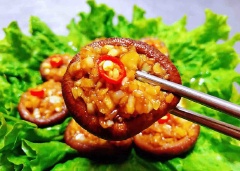 Như vậy, món nấm đống cô sốt tỏi ớt đã hoàn tất và sẵn sàng để thưởng thức. Cách làm nấm đông cô sốt tỏi ớt thật đơn giản đúng không nào? Bắt tay vào bếp làm ngay cho nóng bạn nhé!