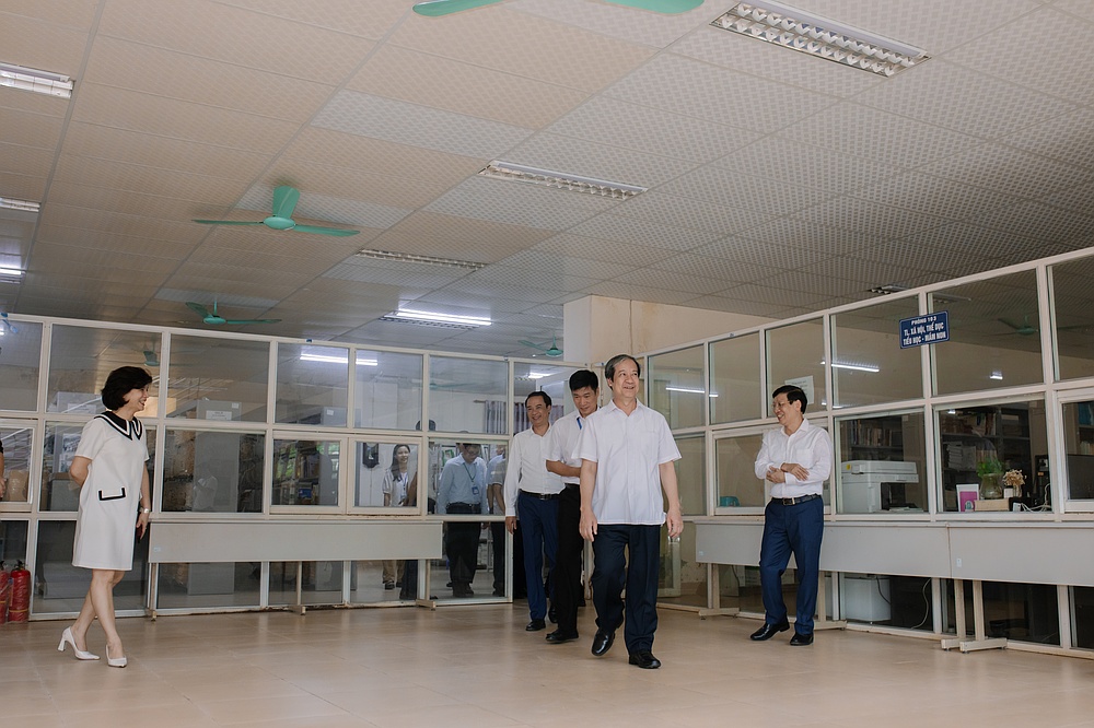 Đồng chí Nguyễn Kim Sơn,  Bộ trưởng Bộ Giáo dục và Đào tạo đến thăm và làm việc tại Trường Đại học Tây bắc