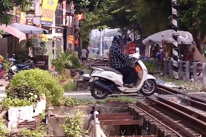 Tăng mức xử phạt vi phạm ATGT đường sắt nhằm kéo giảm tai nạn - Đài Phát thanh và truyền hình Hà Nội