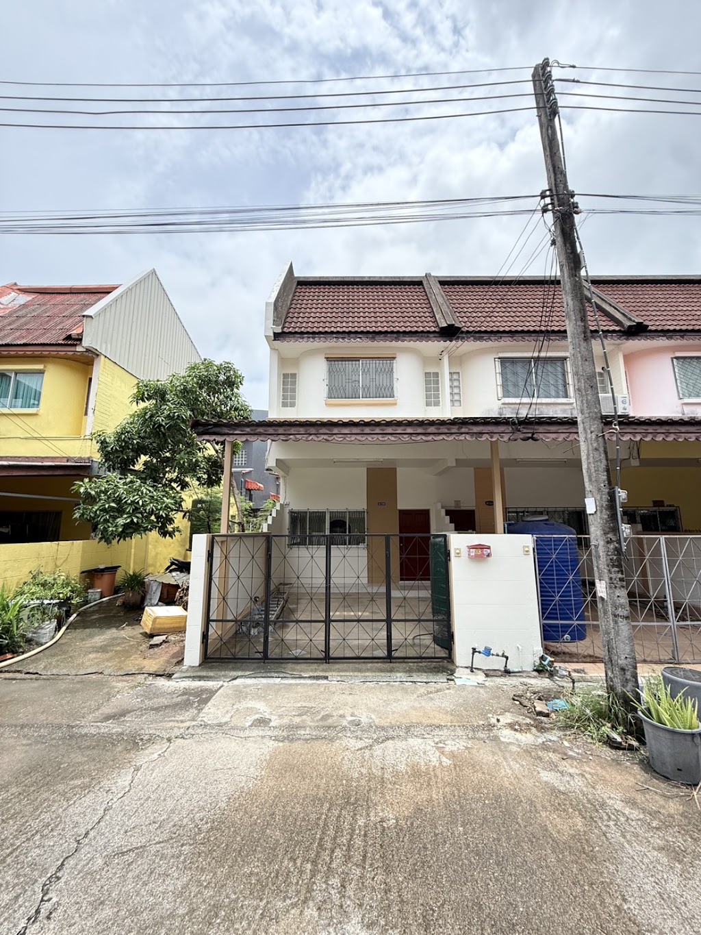 ทาวน์เฮาส์ · บ้านเทพสตรี ข้างโรงพยาบาลมิชชั่น